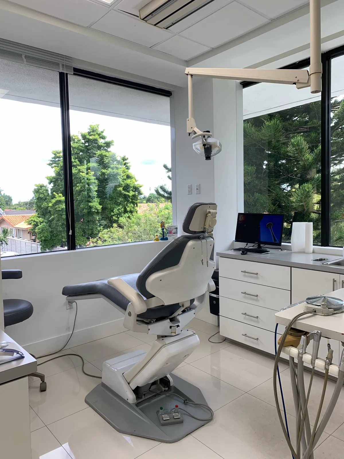Bright, modern dental operatory with a patient chair at Rosado Dental