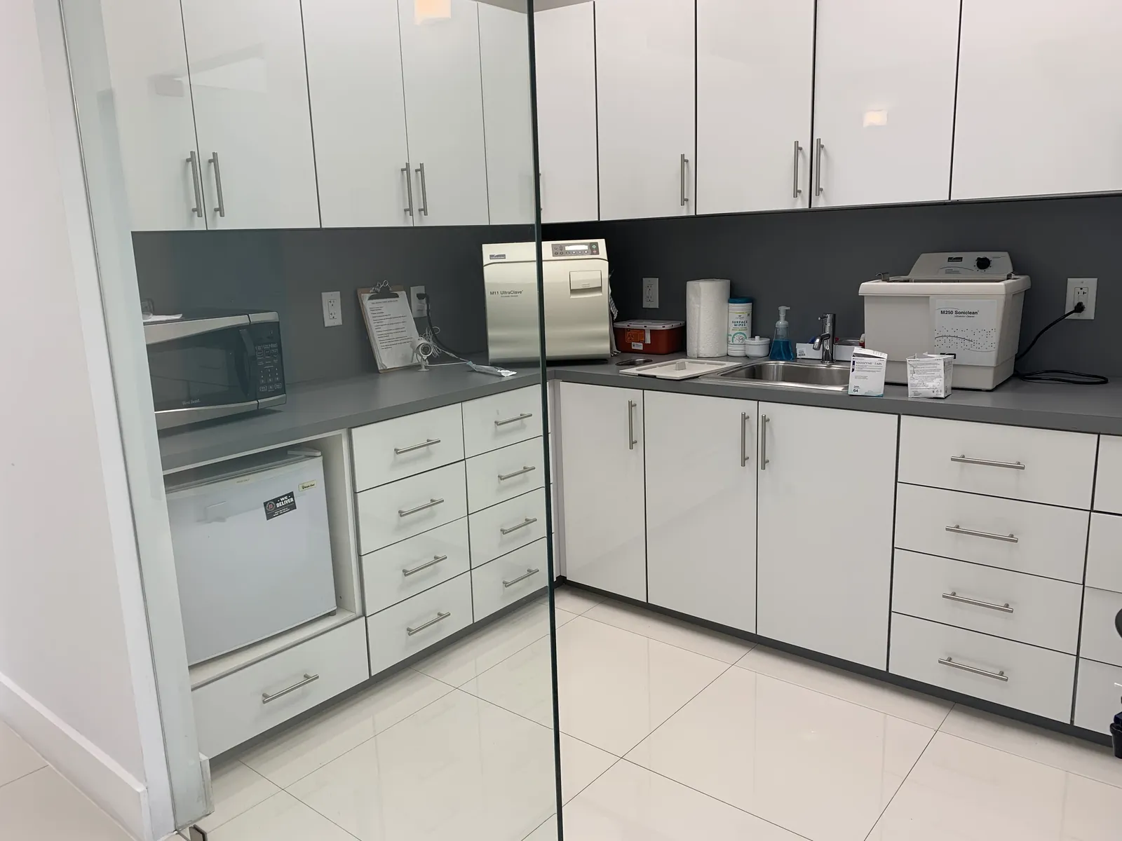 Sterilization area with organized instrument processing